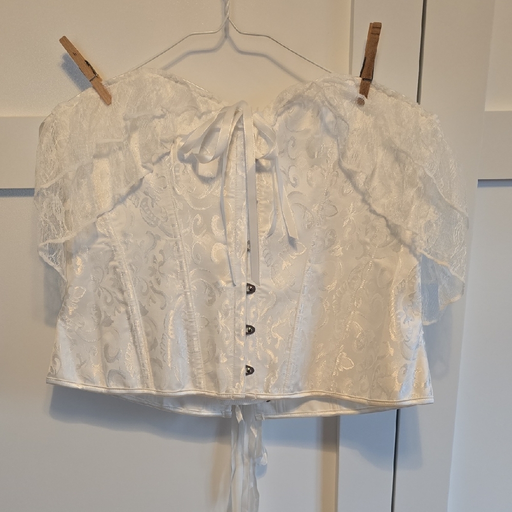 NWOT Chic White Lace Off-Shoulder Corset